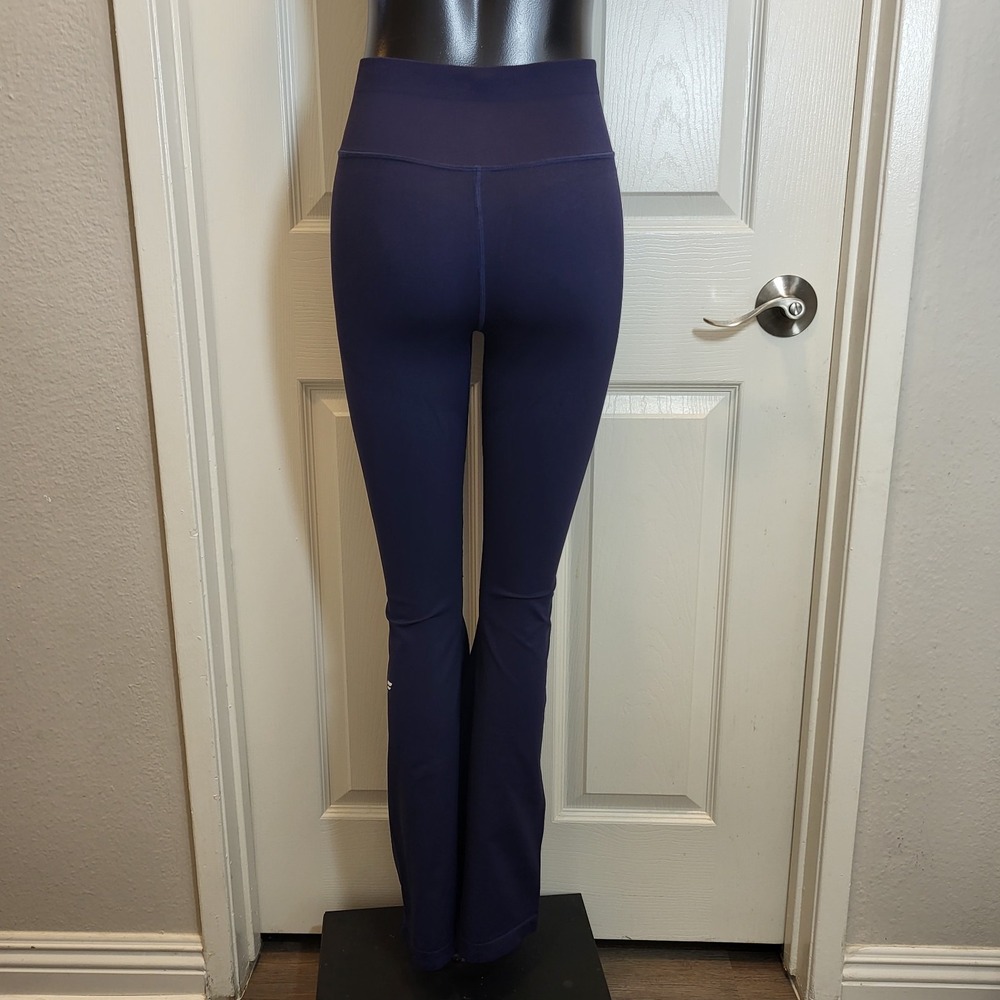 Fabletics High Waisted Flare Leggings Deep Navy -Size Medium-New w/o‎ Tag! - Picture 3 of 13